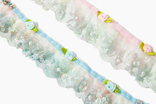 Col en dentelle à volants 